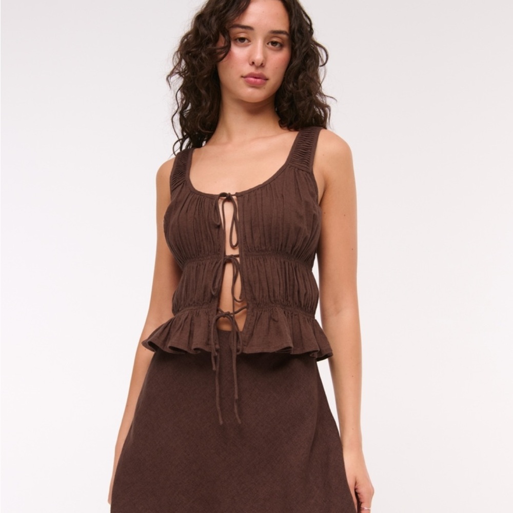 A&F Ruched Tie-Front Top in Chestnut, XS